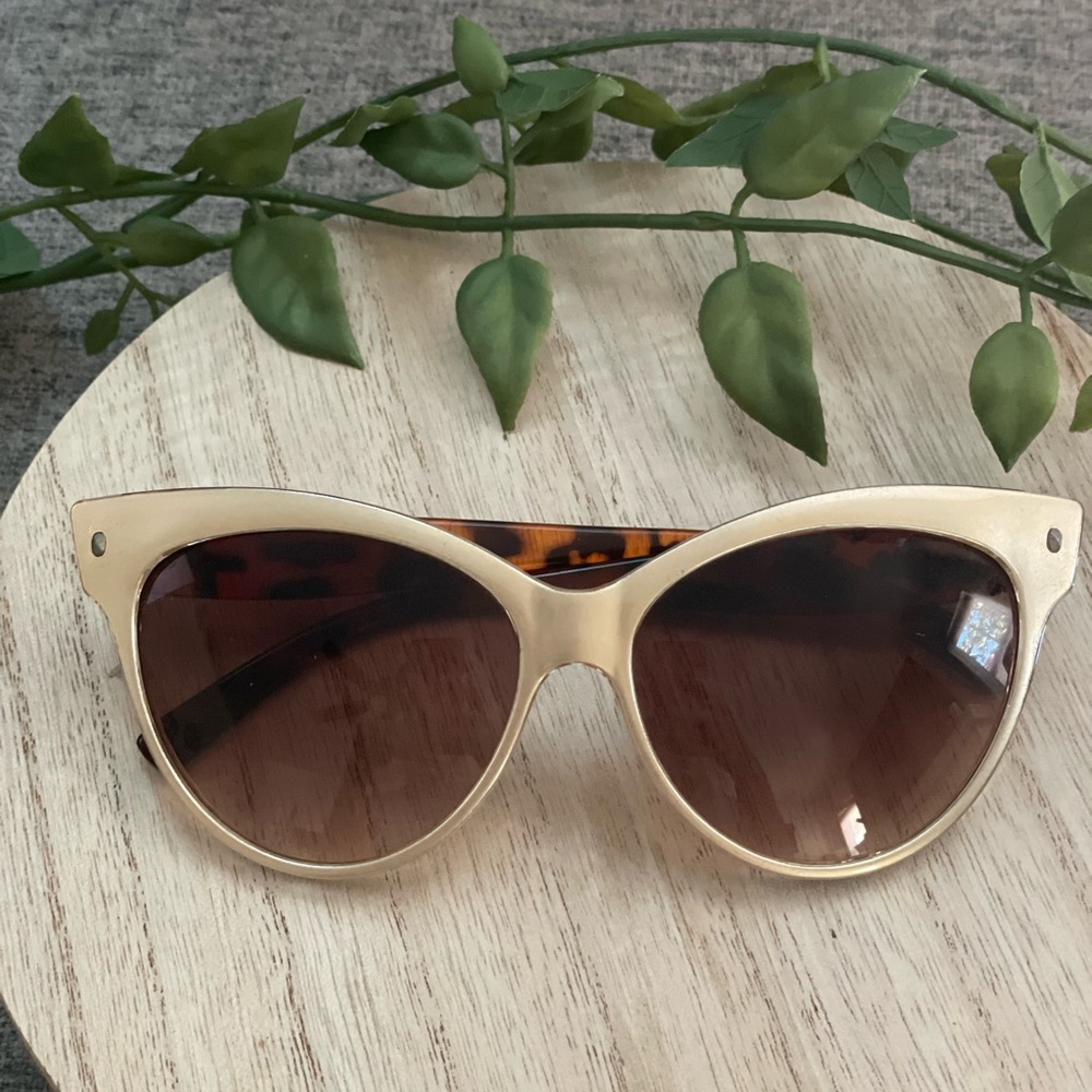 Women’s sunglasses